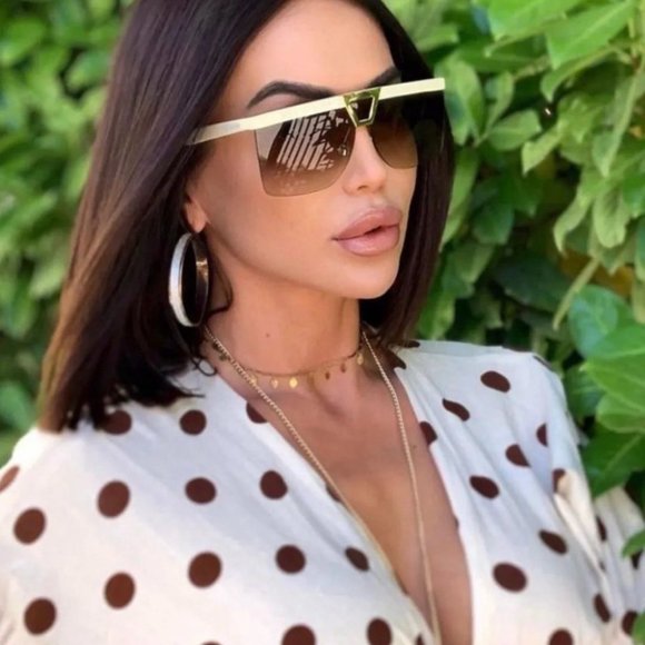 Chic Gold and Black Sunglasses - Picture 11 of 14